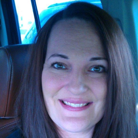 Profile Picture of Lisa Swaine (@lswaine347) on Poshmark