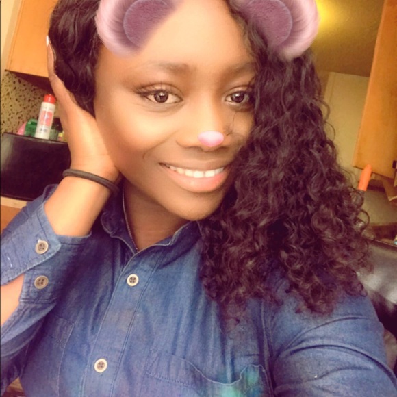 Profile Picture of Floriane Ndepo (@floriane10) on Poshmark