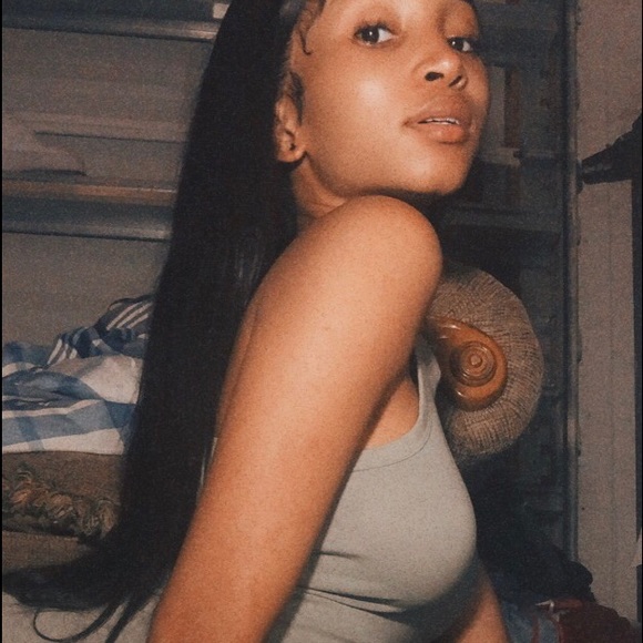 Profile Picture of Belitza Dornevil (@belitzadornevil) on Poshmark