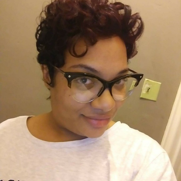 Profile Picture of Ivy Corley (@iacorley91) on Poshmark