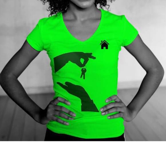 Profile Picture of Kenneen Colbert (@kenneencolbert) on Poshmark