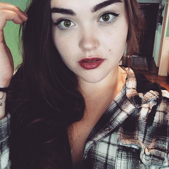 Profile Picture of Alexis Cottrell (@alexiscxo) on Poshmark