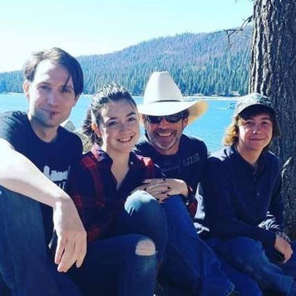 Profile Picture of Sydnie Bewick (@sydnieb95) on Poshmark