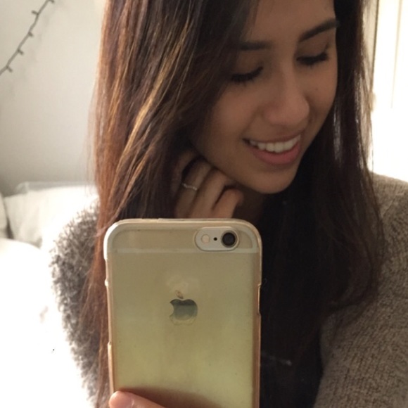 Profile Picture of Andrea Catacora (@carlaacatacora) on Poshmark