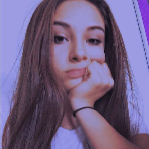 Profile Picture of Mia Ghormley (@miaghormley) on Poshmark