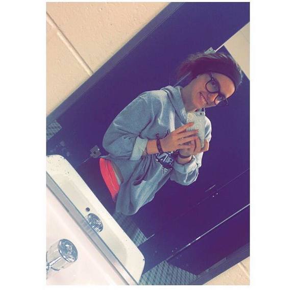 Profile Picture of Shelly Graham (@shelly0102) on Poshmark