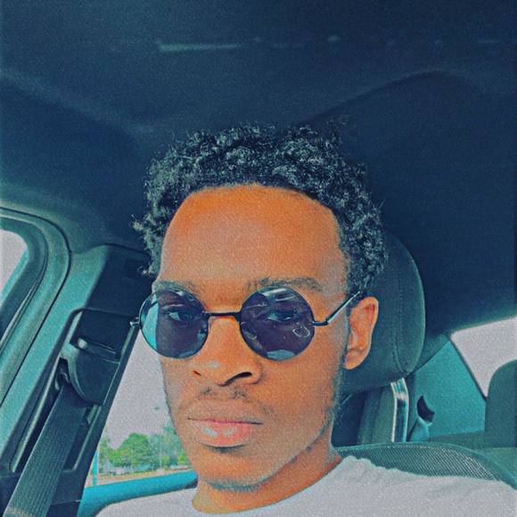 Profile Picture of James Poole (@chillyboii) on Poshmark