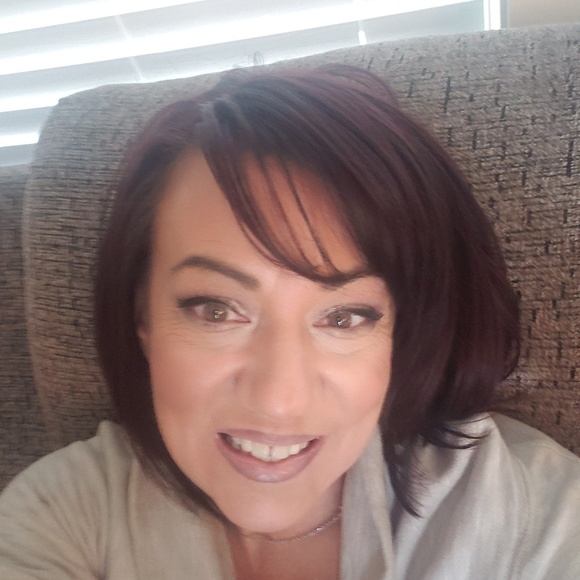 Profile Picture of Crystal Masters (@cmott911) on Poshmark