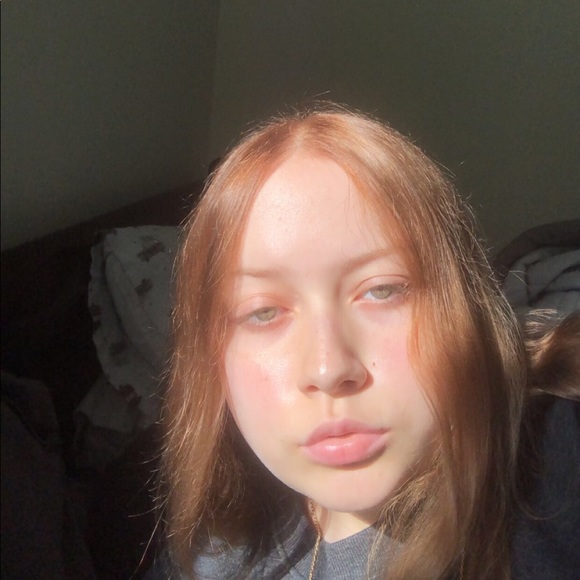 Profile Picture of Paige Ortiz (@paigeortizzzz) on Poshmark