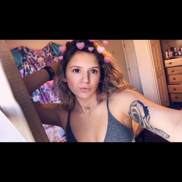 Profile Picture of Kate Waskowitz (@kate_waskowitz) on Poshmark