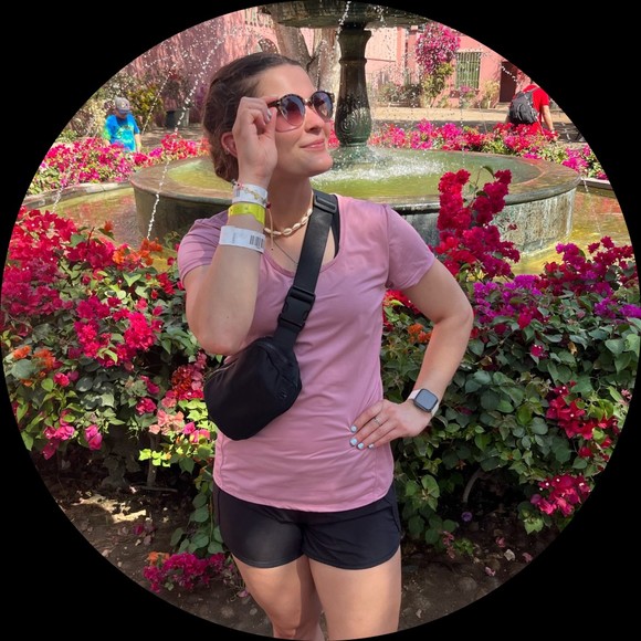 Profile Picture of Emma Winiger (@thriftingtexan) on Poshmark