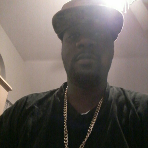 Travis Deckard - Poshmark Profile Picture of Travis Deckard (@tdeckard87) on Poshmark