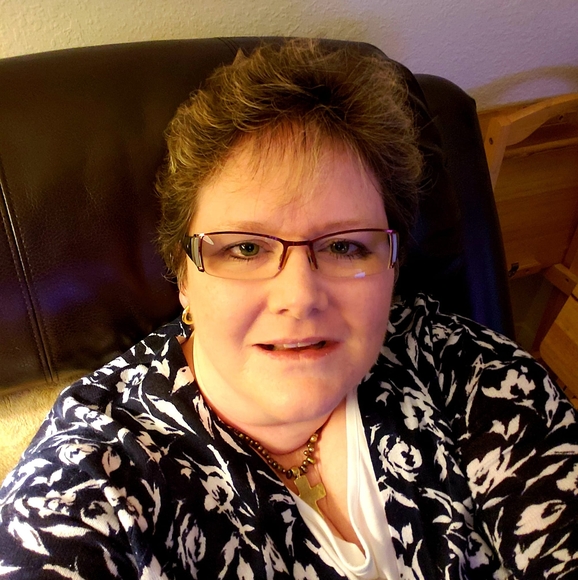 Profile Picture of Denise Capps (@neisecapps) on Poshmark