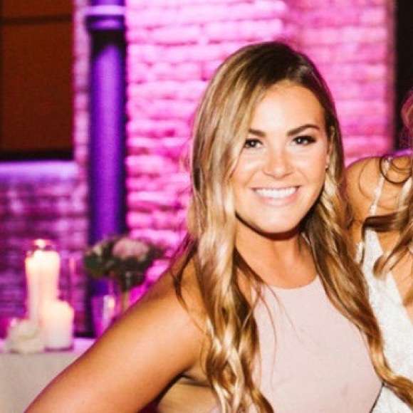 Profile Picture of Alexa Clausen (@alexaclausen1) on Poshmark