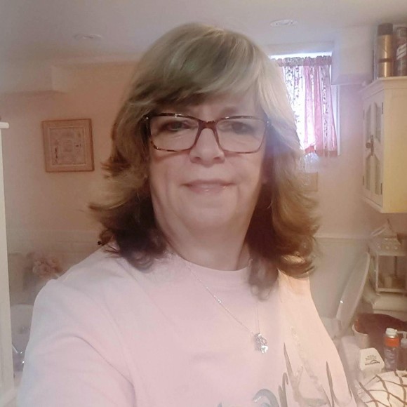 Profile Picture of Kay Holt (@purplerootoo) on Poshmark