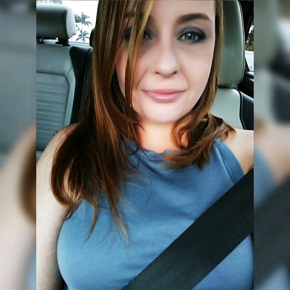 Profile Picture of Layla Mcclees (@mamabearlayla) on Poshmark