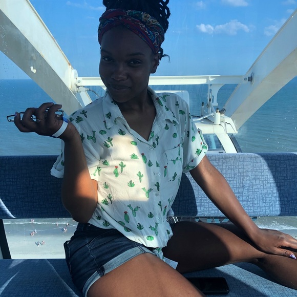 Profile Picture of Janae Shinault (@janaeas) on Poshmark