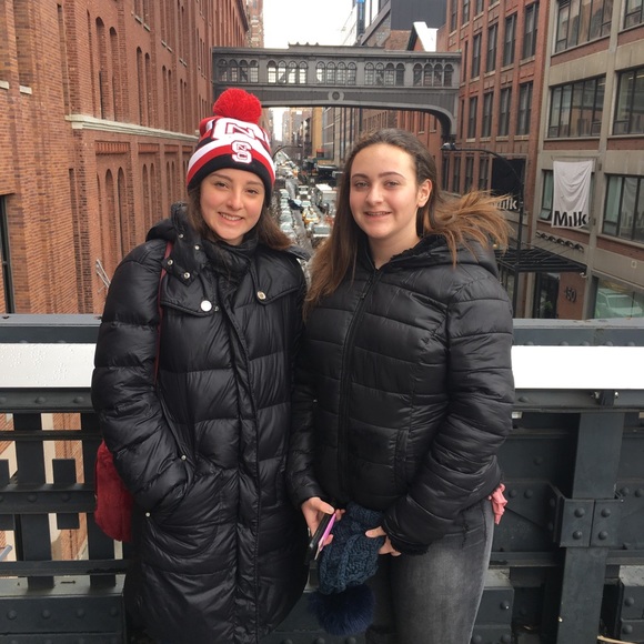 Profile Picture of Rebecca Schneider (@rebeccaeliz) on Poshmark