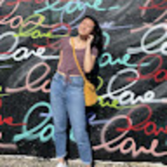 Profile Picture of Jade Yu (@jadeyu846) on Poshmark