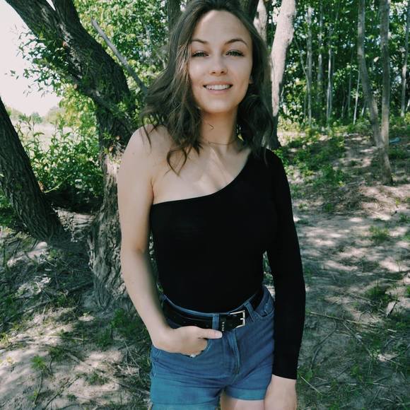 Profile Picture of Andree-anne Carriere (@andree_annexo) on Poshmark