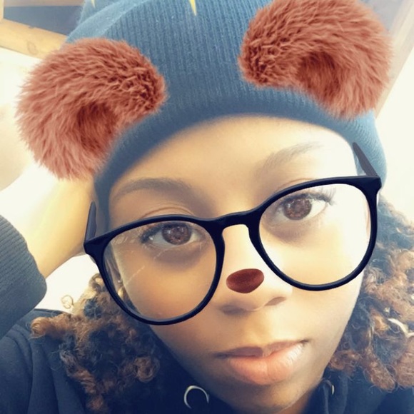 Profile Picture of Amari Smith (@amarismith437) on Poshmark