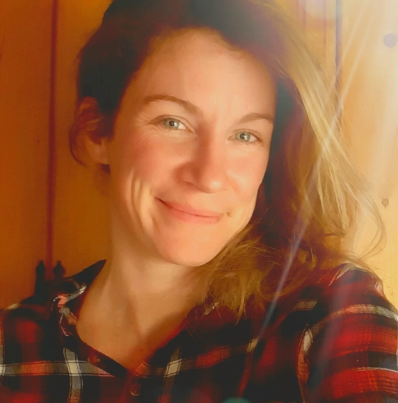 Profile Picture of Elissa Amyotte (@elissaamyotte) on Poshmark