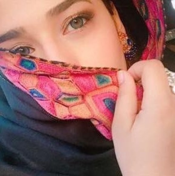 Profile Picture of Arusa Shah (@pakigal303) on Poshmark