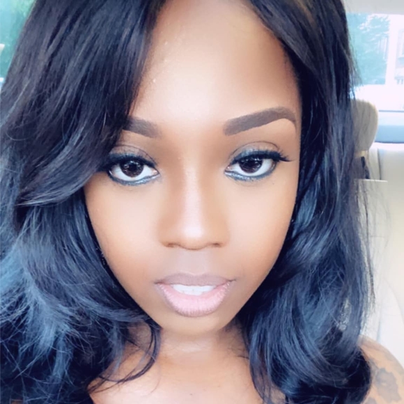 Sean Bee - Poshmark Profile Picture of Sean Bee (@sean_bee) on Poshmark