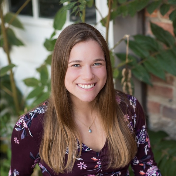 Profile Picture of Emily Nietfeld (@emilynietfeld) on Poshmark