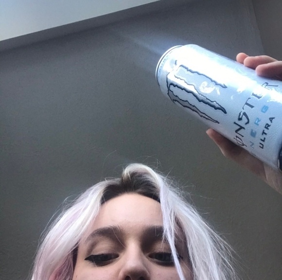 Profile Picture of Alexandra Gordillo (@aleeenotfound) on Poshmark