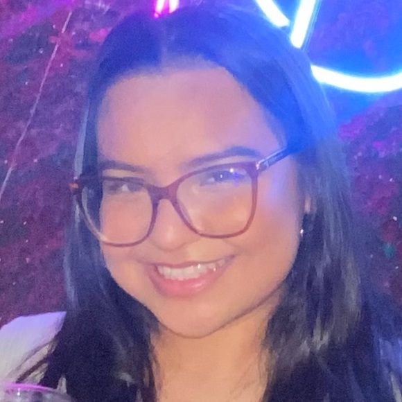 Profile Picture of Aimee Lara (@aimeelara) on Poshmark