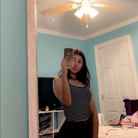 Profile Picture of Bianca Hurtado (@biancaa12) on Poshmark