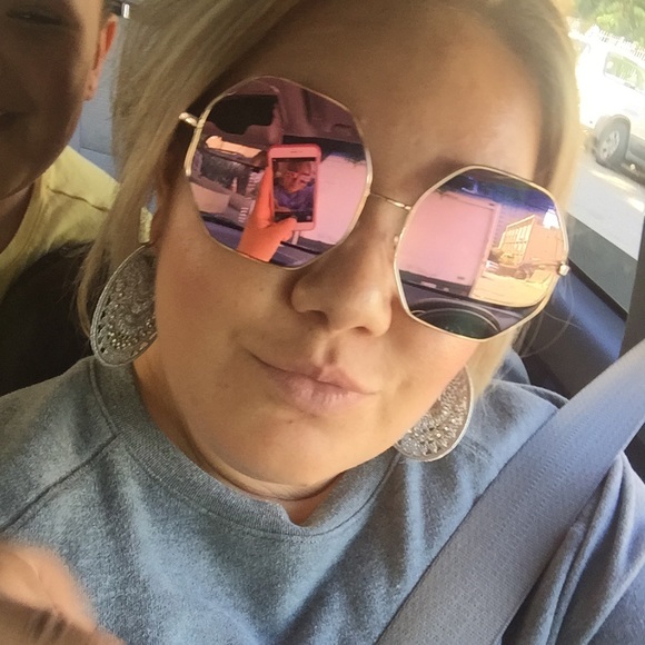 Profile Picture of Yesenia Chacon (@yeseniachacon37) on Poshmark