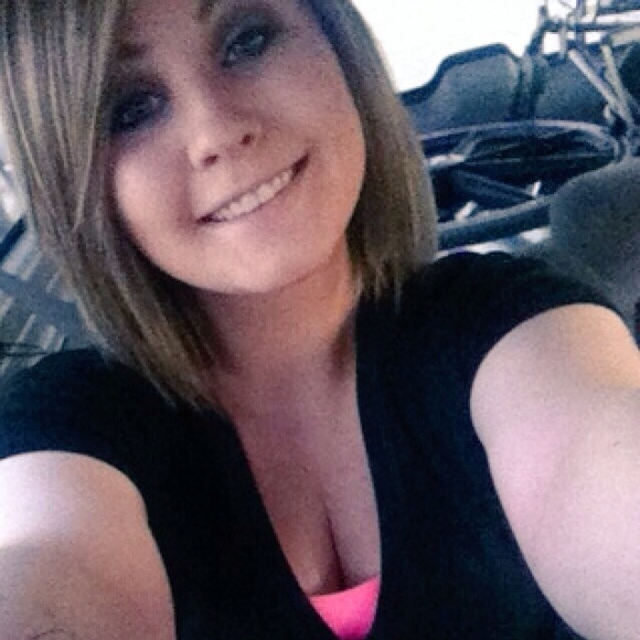 Profile Picture of Kelli Addison (@kellimonnstte) on Poshmark
