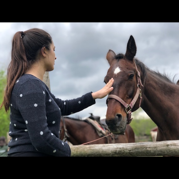 Profile Picture of Zahra Sameh (@ziigii) on Poshmark