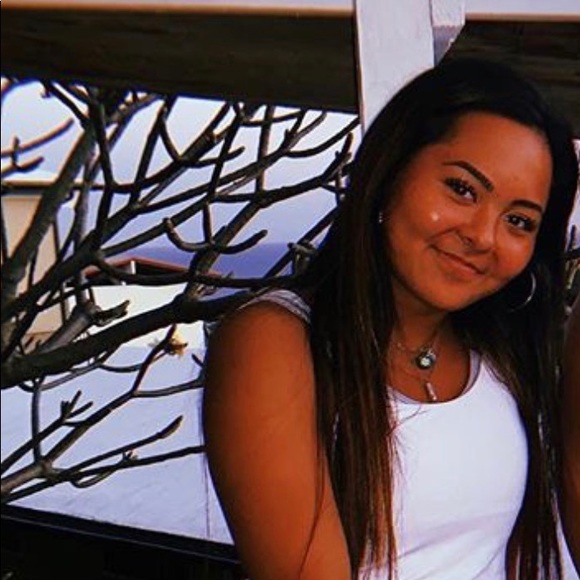 Profile Picture of Evelyn Yoshimura (@evelyny) on Poshmark