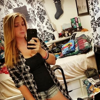 Profile Picture of Alyssa Nutter (@nuttysissy101) on Twitter