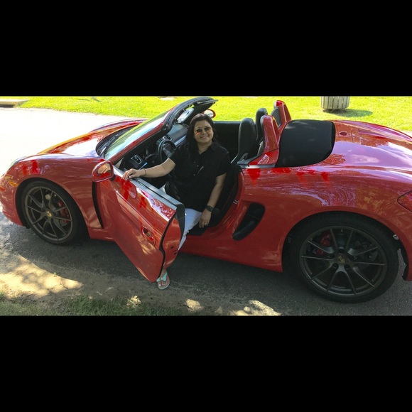 Profile Picture of Dinnah Ramirez (@dindinr2) on Poshmark