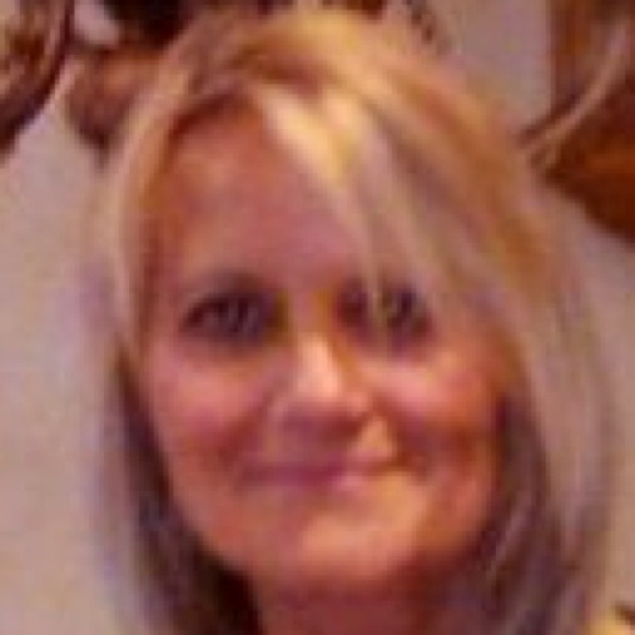 Profile Picture of Bernadette scoccimarro Scoccimarro (@bernpesce) on Poshmark