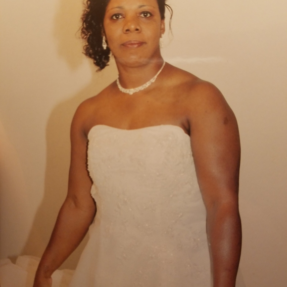 Profile Picture of Cherry Jodway (@cherrygadson) on Poshmark