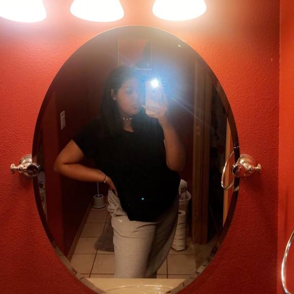 Profile Picture of Mckylee Mcclernon (@mckyleem) on Poshmark