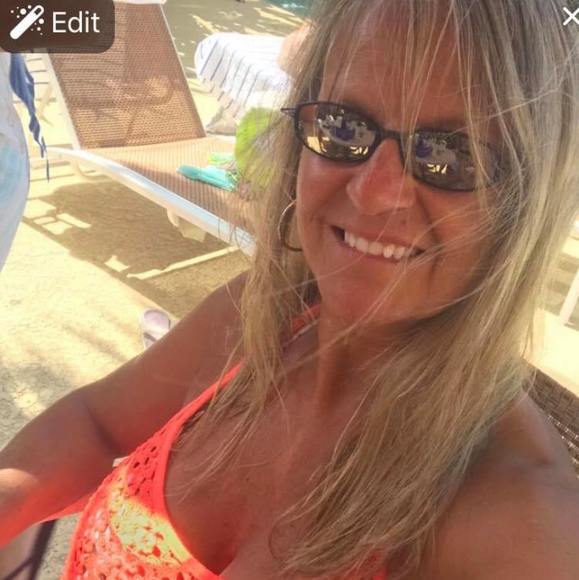 Suzanne Mleko - Poshmark Profile Picture of Suzanne Mleko (@smmleko) on Poshmark