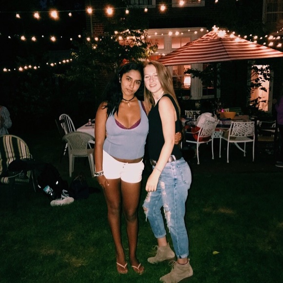 Profile Picture of Hannah Basali (@hbasali) on Poshmark