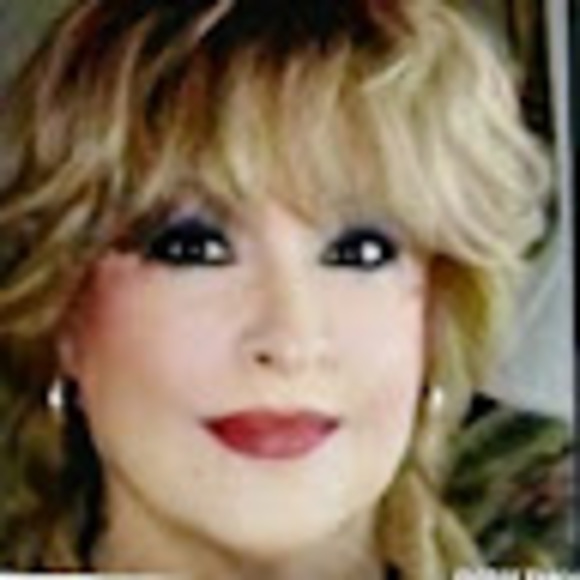 Deb Freyre - Poshmark Profile Picture of Deb Freyre (@debfreyre) on Poshmark