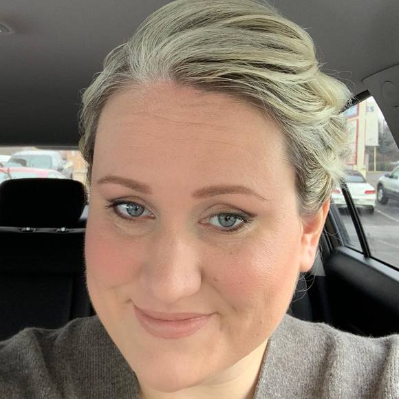 Profile Picture of Stephanie Connolly (@stephcon6) on Poshmark