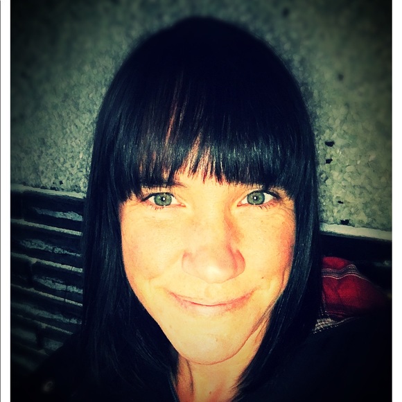 Profile Picture of Fiona Brooks (@fiona_brooks) on Poshmark