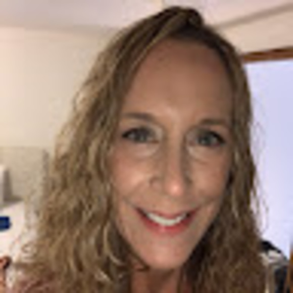 Erica Leezer - Poshmark Profile Picture of Erica Leezer (@ericaleezer) on Poshmark