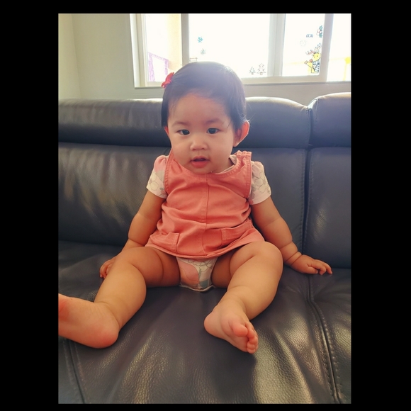 Profile Picture of Jasmine Nivera (@jasminepebbles) on Poshmark