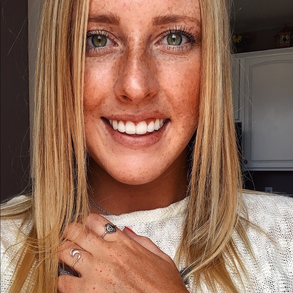 Profile Picture of Cara Trindle (@caratrin) on Poshmark