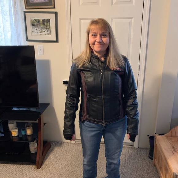 Profile Picture of Beverly Bryan (@beverly_bryan) on Poshmark